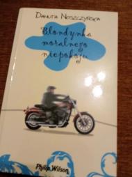 Blondynka moralnego niepokoju